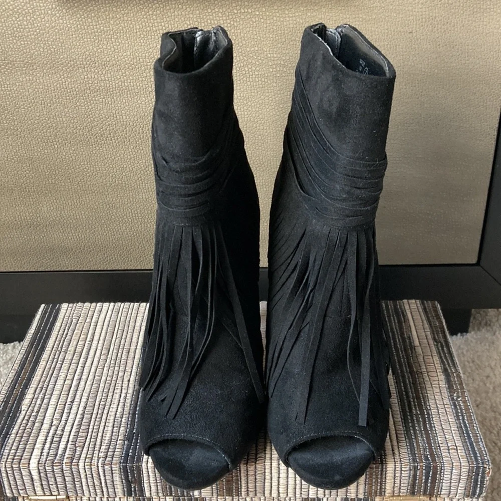 Fringe Boots - Picture 2 of 5
